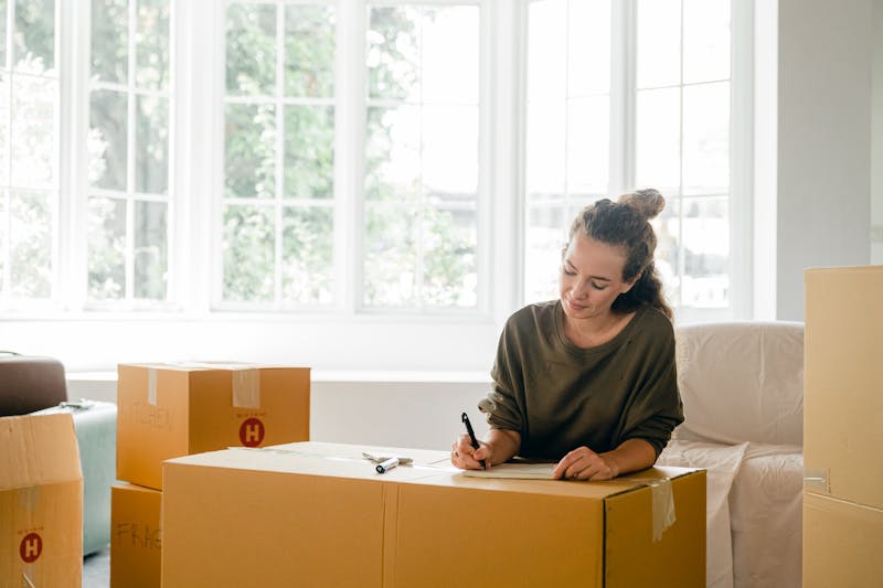 Umzugskartons richtig packen: Profi-Tipps für sicheren Transport